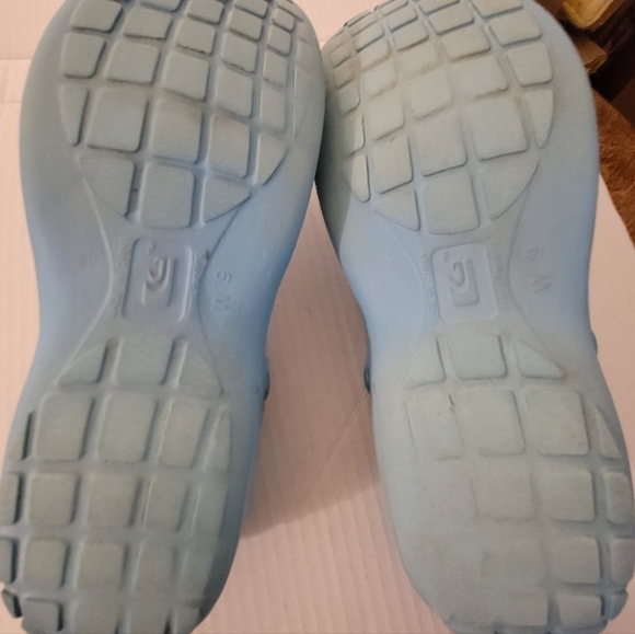 Cloggens Clogs - Picture 8 of 8